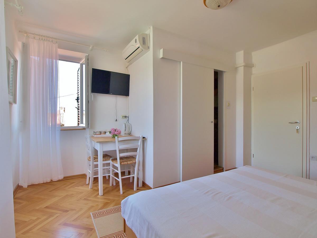 Rooms And Studio Old Town Rab Town Luaran gambar